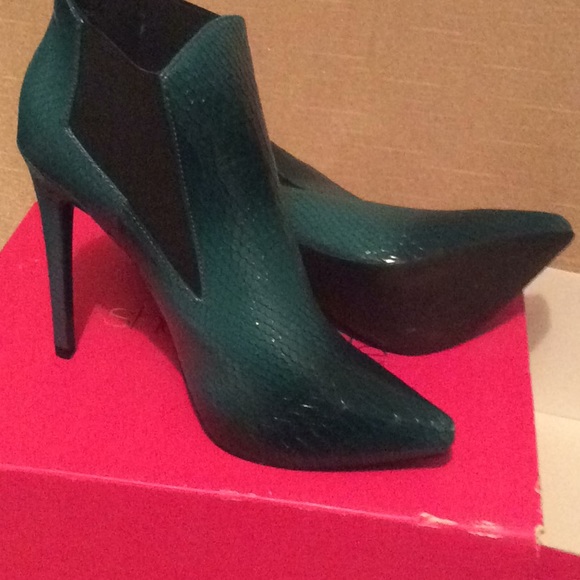 Ladies booties - Picture 2 of 5